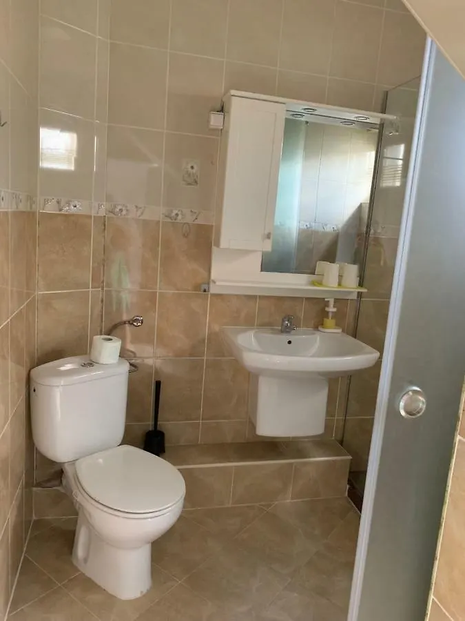 Lilia 3 Self-Check In Apartment With Hot Water Despite Prevention In The Neighborhood, Food And Drink Shop Open Until 10 Pm And Free Parking Area Next Ot 24 Hours Food And Drink Shop And Free Parking Area Sofia