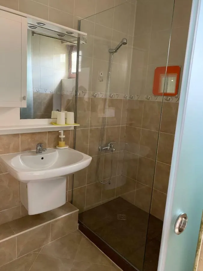 Lilia 3 Self-Check In Apartment With Hot Water Despite Prevention In The Neighborhood, Food And Drink Shop Open Until 10 Pm And Free Parking Area Next Ot 24 Hours Food And Drink Shop And Free Parking Area Sofia 0*,